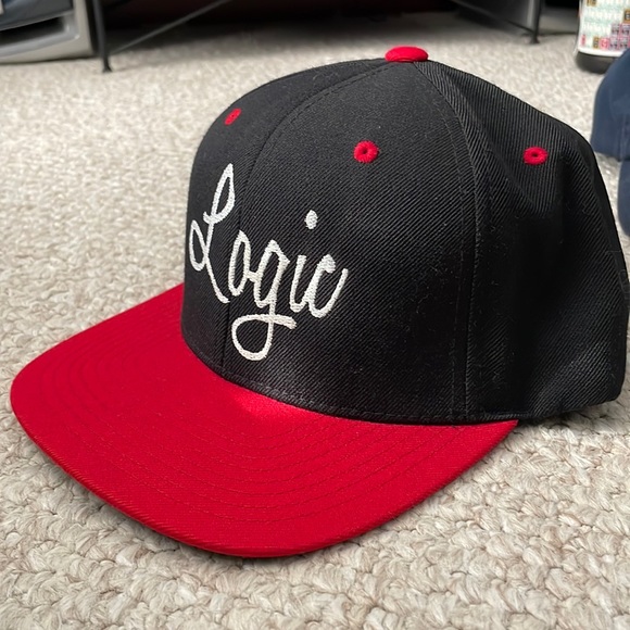 Logic hat - Picture 1 of 2
